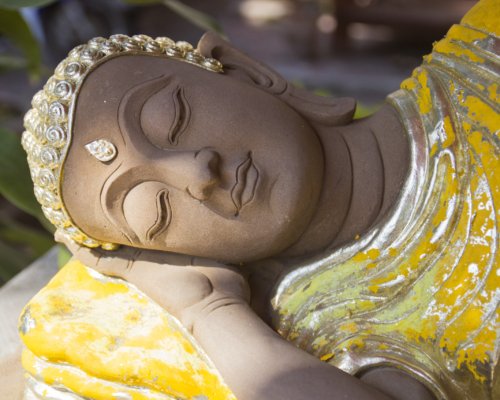 reclining gold buddha sculpture statue