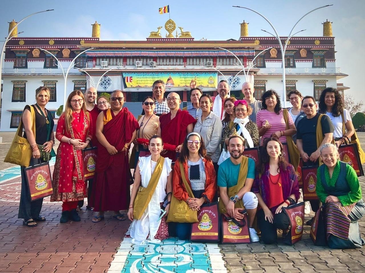 Retiro y peregrinación al Monasterio Drepung Loseling en India con Drepung Loseling México